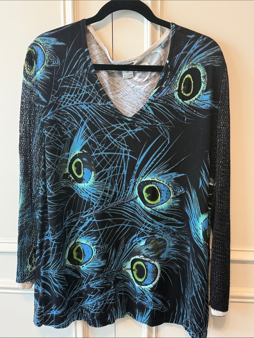 V-Neck Long Sleeve Peacock Feather Print Top - Black/Blue/Green
